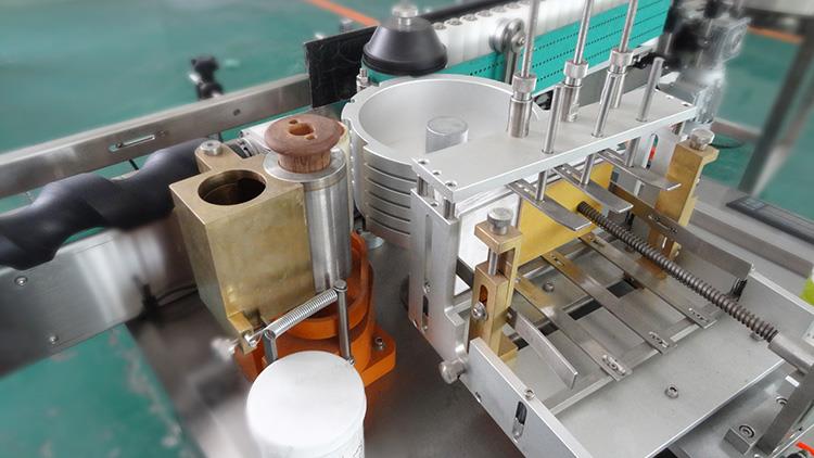 Полностью автоматическая этикетировочная машина для этикеток с влажным клеем для спиртовой продукции